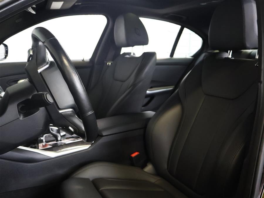 2019 BMW 3-Series 330xi xDrive Sedan photo