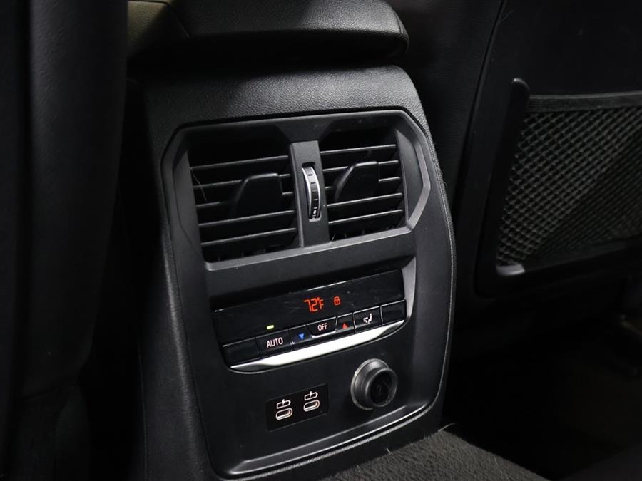 2019 BMW 3-Series 330xi xDrive Sedan photo