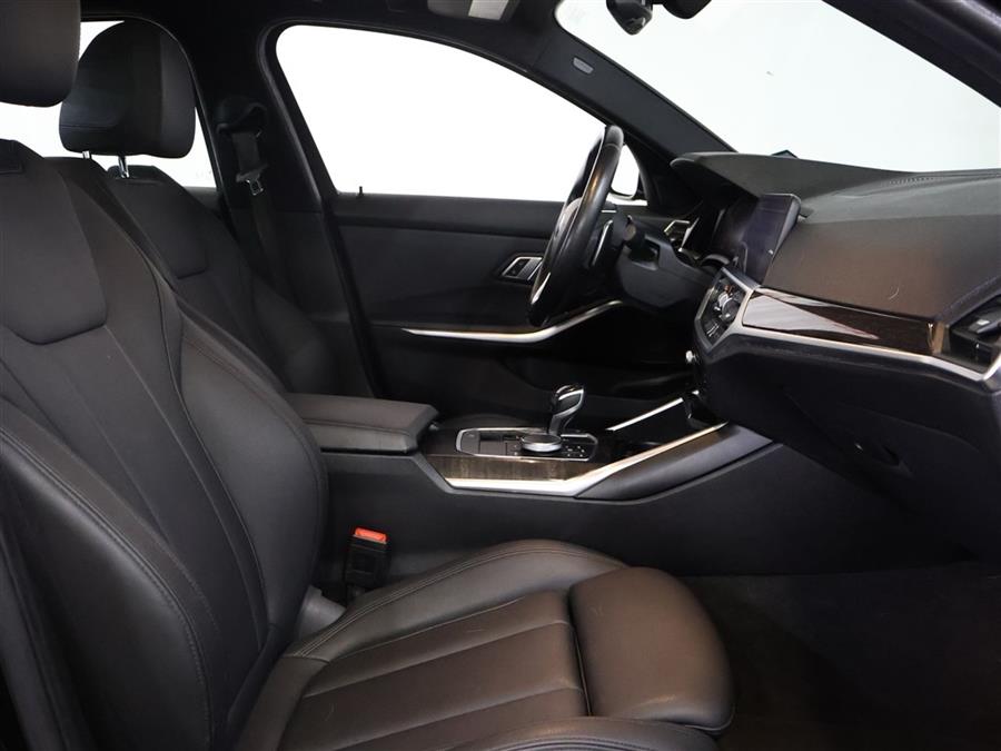2019 BMW 3-Series 330xi xDrive Sedan photo