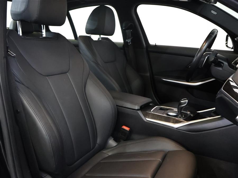 2019 BMW 3-Series 330xi xDrive Sedan photo
