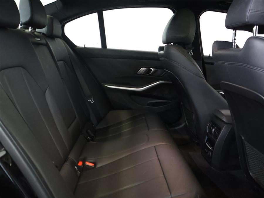 2019 BMW 3-Series 330xi xDrive Sedan photo