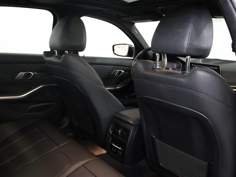2019 BMW 3-Series 330xi xDrive Sedan photo