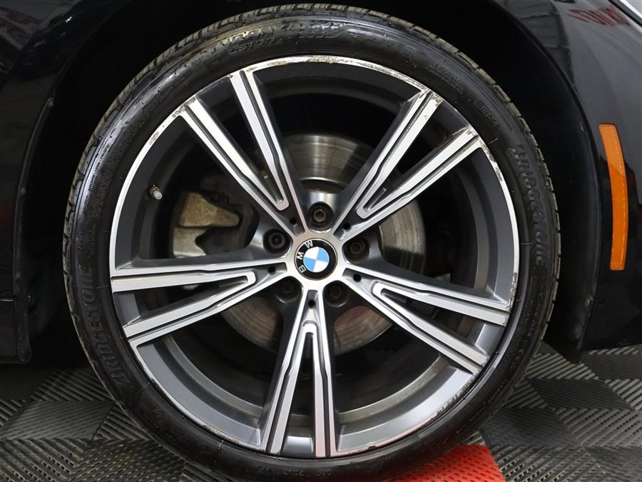 2019 BMW 3-Series 330xi xDrive Sedan photo