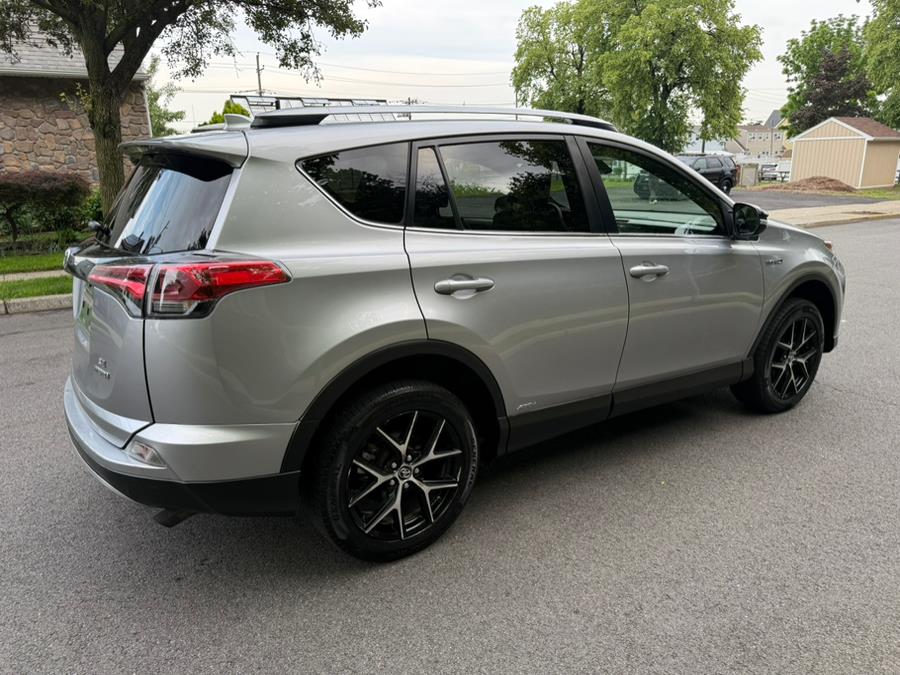 2017 Toyota RAV4 Hybrid SE AWD (Natl) photo