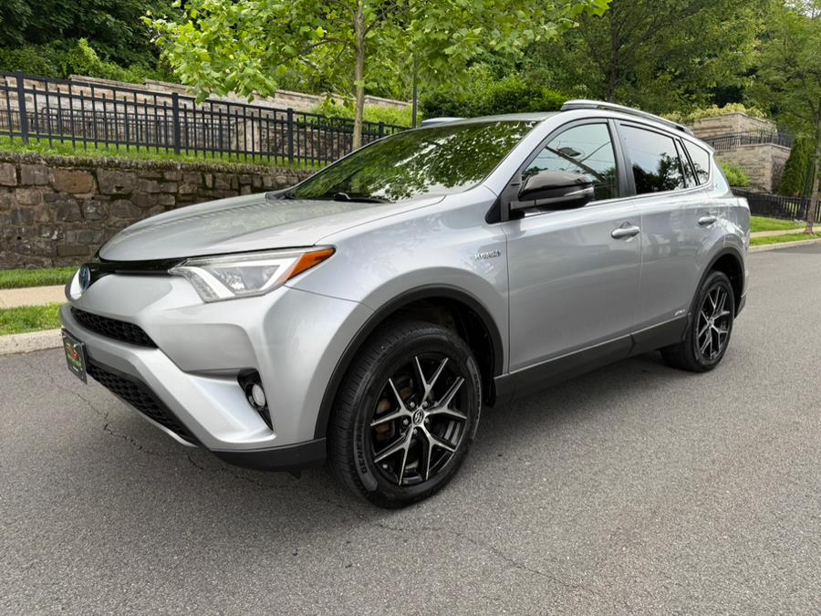 2017 Toyota RAV4 Hybrid SE AWD (Natl) photo