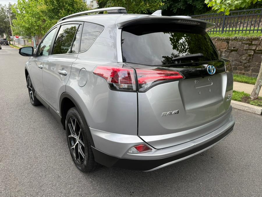2017 Toyota RAV4 Hybrid SE AWD (Natl) photo