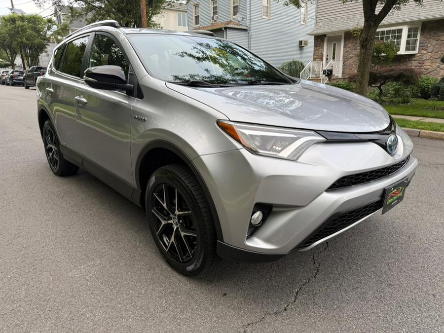 2017 Toyota RAV4 Hybrid SE AWD (Natl) photo