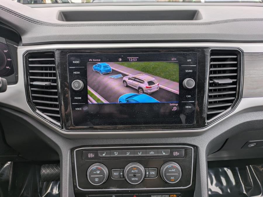 2023 Volkswagen Atlas 3.6L V6 SE w/Technology 4MOTIO photo