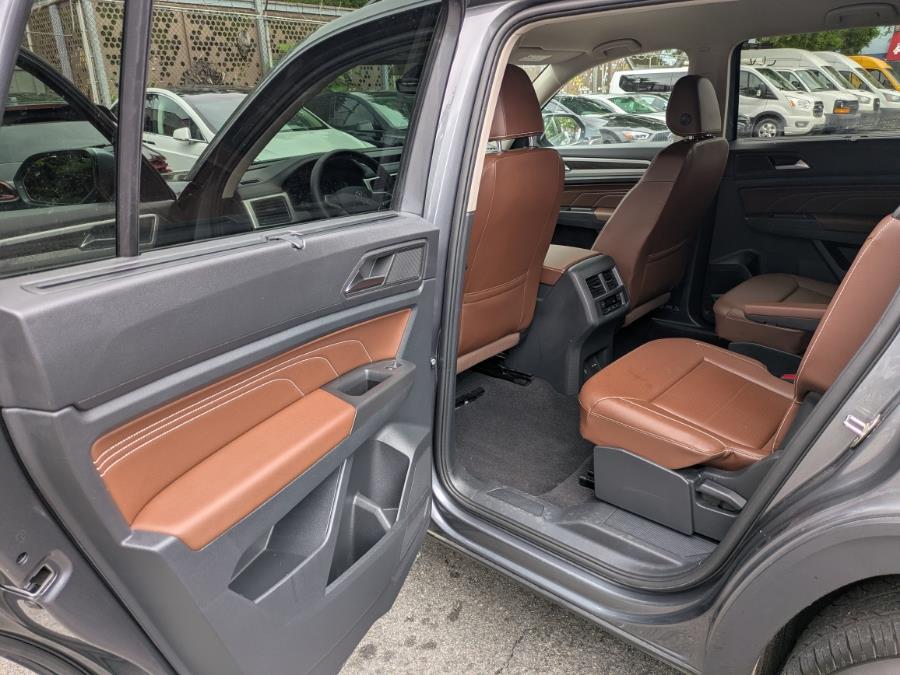 2023 Volkswagen Atlas 3.6L V6 SE w/Technology 4MOTIO photo