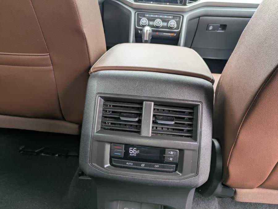 2023 Volkswagen Atlas 3.6L V6 SE w/Technology 4MOTIO photo