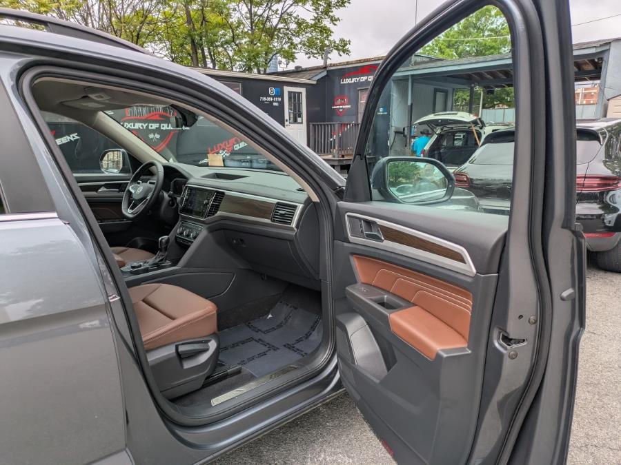 2023 Volkswagen Atlas 3.6L V6 SE w/Technology 4MOTIO photo