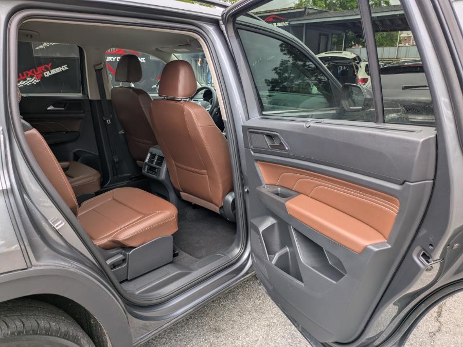 2023 Volkswagen Atlas 3.6L V6 SE w/Technology 4MOTIO photo