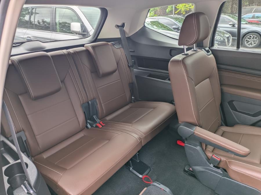 2023 Volkswagen Atlas 3.6L V6 SE w/Technology 4MOTIO photo