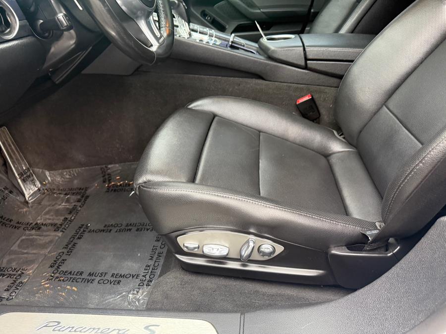 2013 Porsche Panamera 4S photo