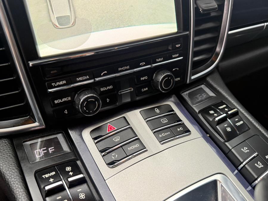 2013 Porsche Panamera 4S photo