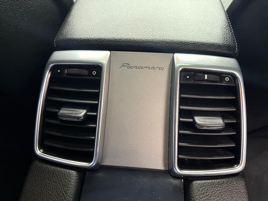 2013 Porsche Panamera 4S photo