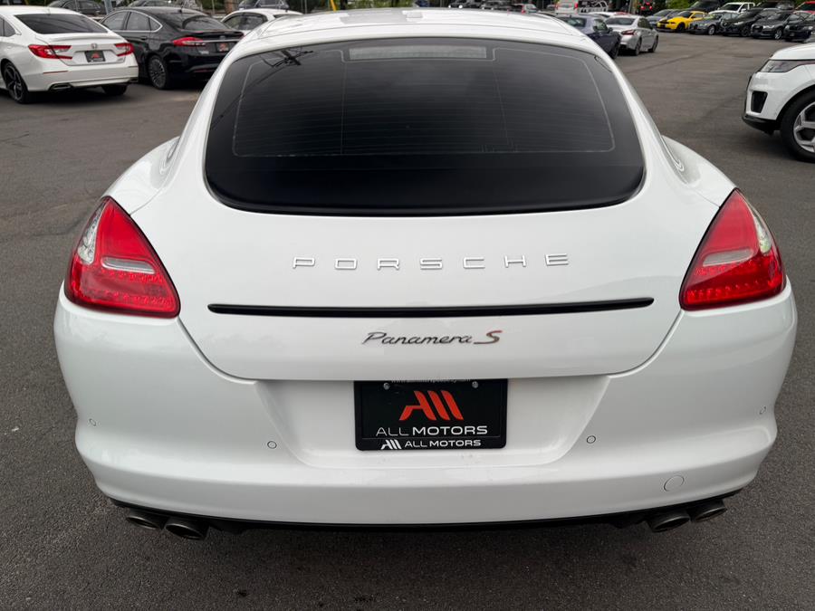 2013 Porsche Panamera 4S photo