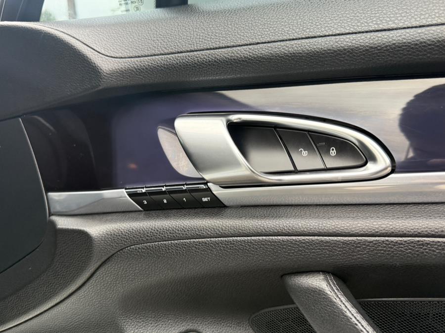 2013 Porsche Panamera 4S photo