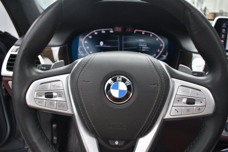 2022 BMW 7-Series 750i xDrive photo