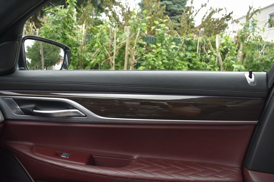 2022 BMW 7-Series 750i xDrive photo