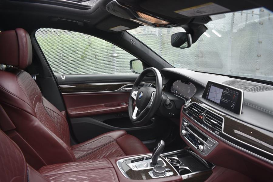 2022 BMW 7-Series 750i xDrive photo