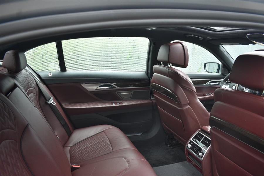 2022 BMW 7-Series 750i xDrive photo
