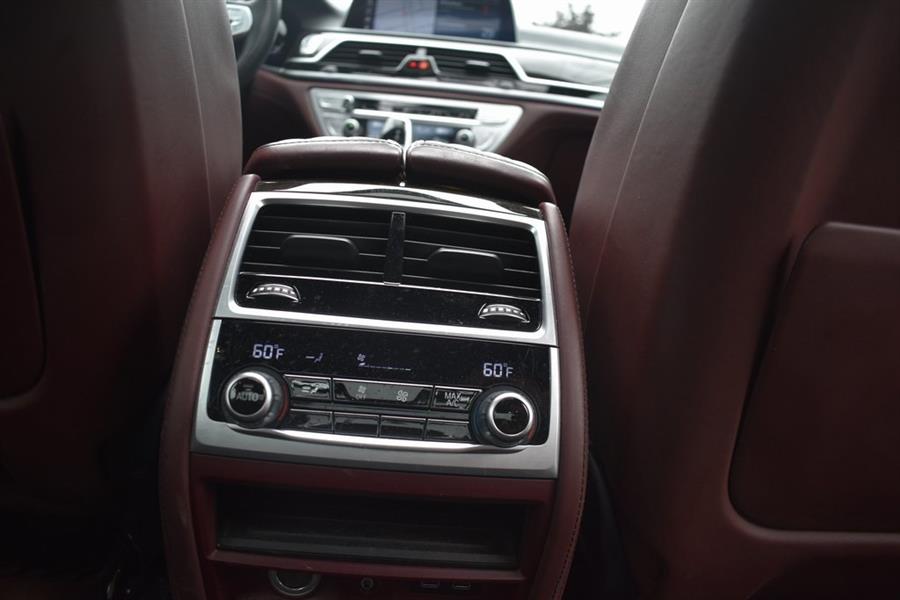 2022 BMW 7-Series 750i xDrive photo