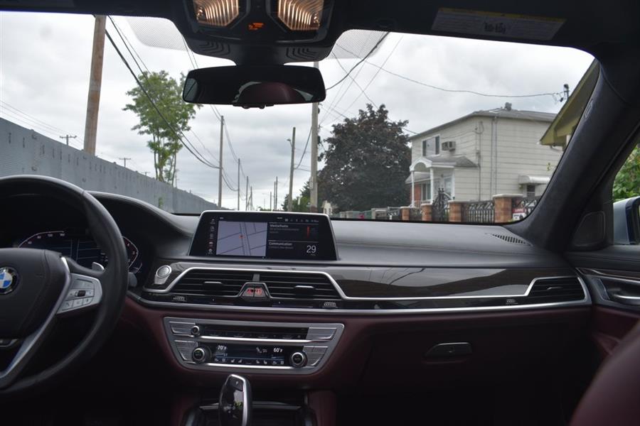 2022 BMW 7-Series 750i xDrive photo