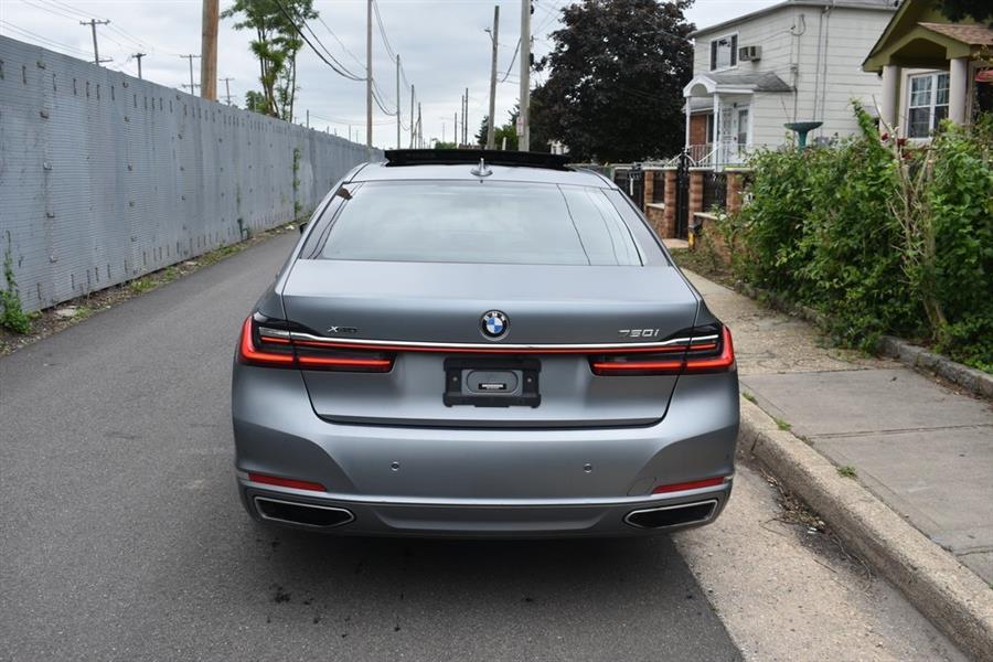 2022 BMW 7-Series 750i xDrive photo
