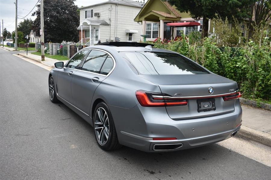 2022 BMW 7-Series 750i xDrive photo