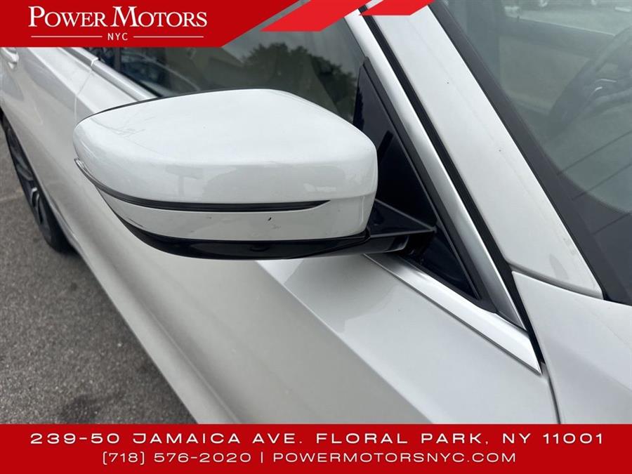 2022 BMW 3-Series 330e xDrive photo