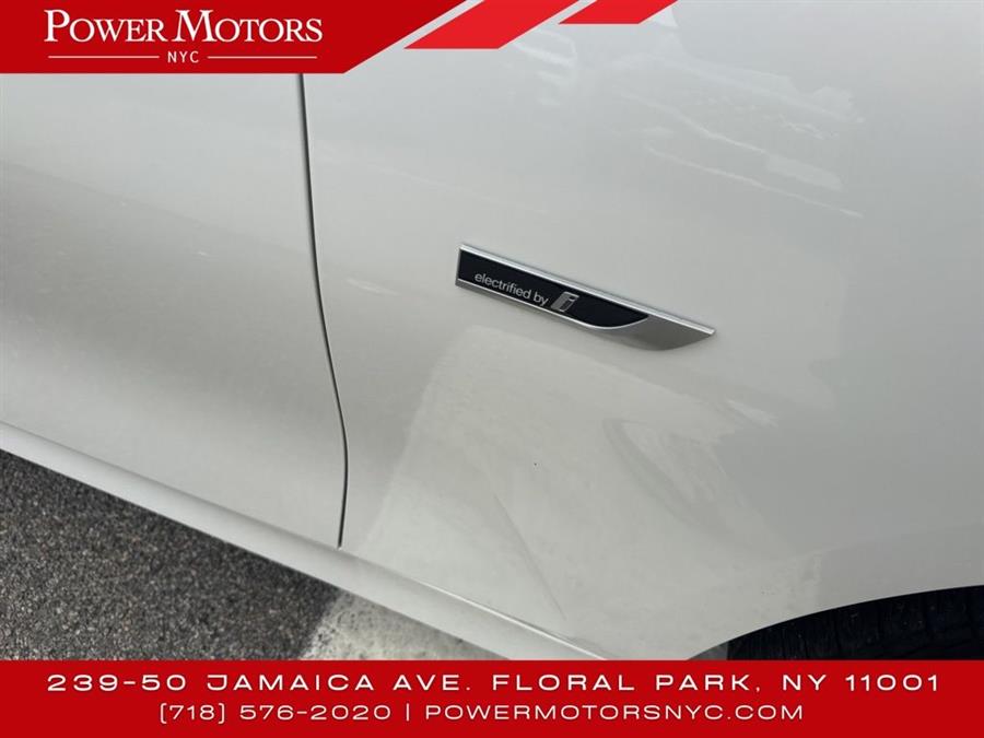 2022 BMW 3-Series 330e xDrive photo