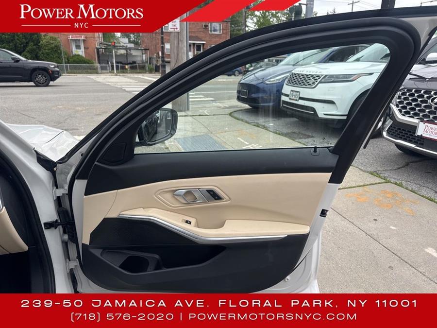 2022 BMW 3-Series 330e xDrive photo