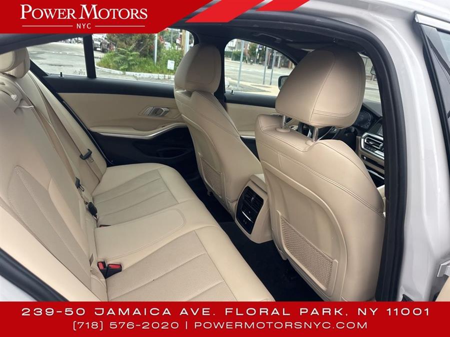 2022 BMW 3-Series 330e xDrive photo