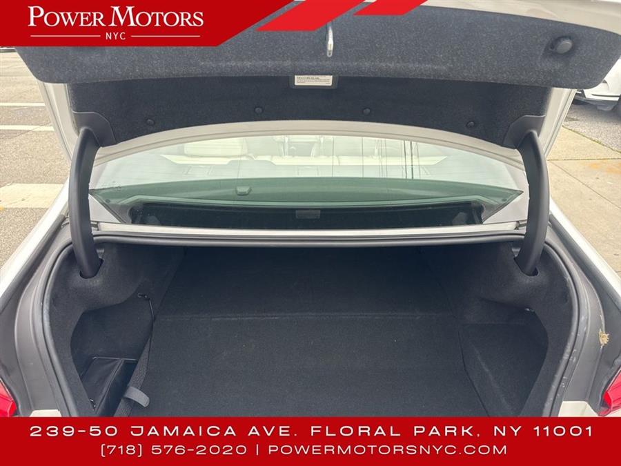 2022 BMW 3-Series 330e xDrive photo