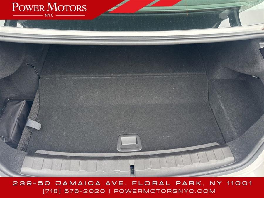 2022 BMW 3-Series 330e xDrive photo