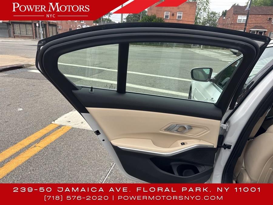 2022 BMW 3-Series 330e xDrive photo