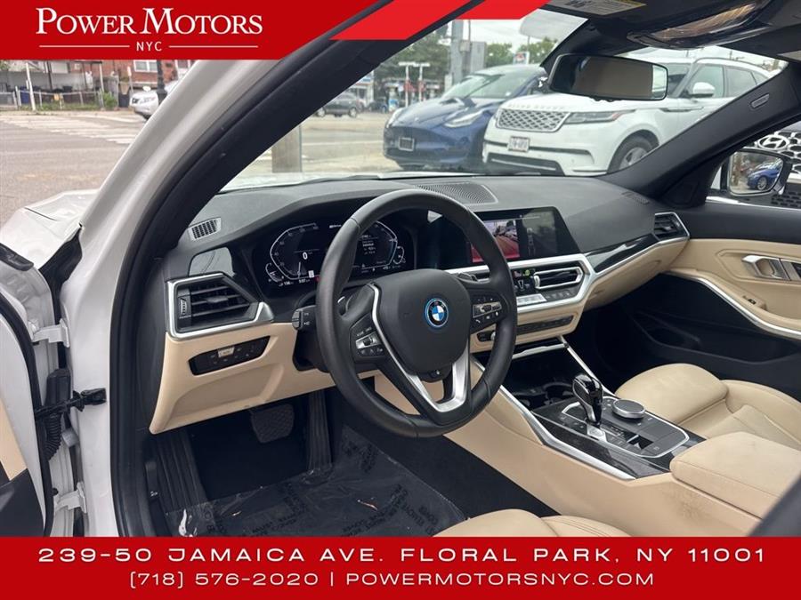 2022 BMW 3-Series 330e xDrive photo