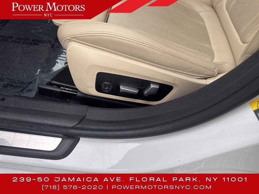 2022 BMW 3-Series 330e xDrive photo