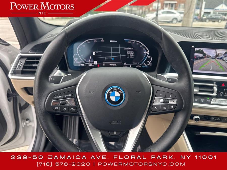 2022 BMW 3-Series 330e xDrive photo