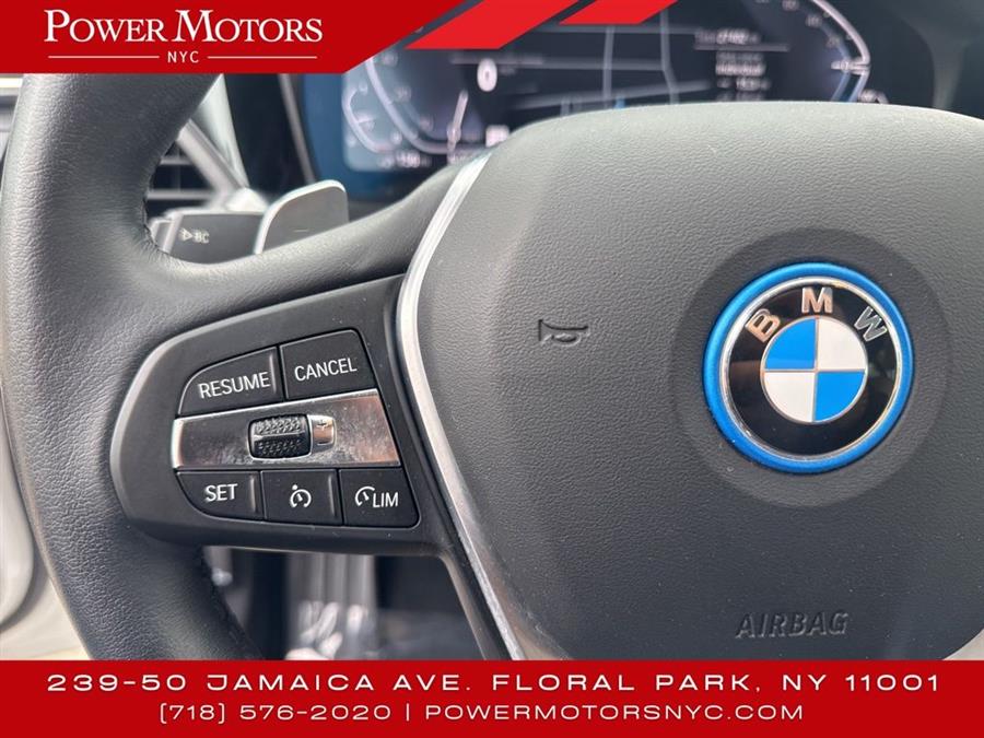 2022 BMW 3-Series 330e xDrive photo