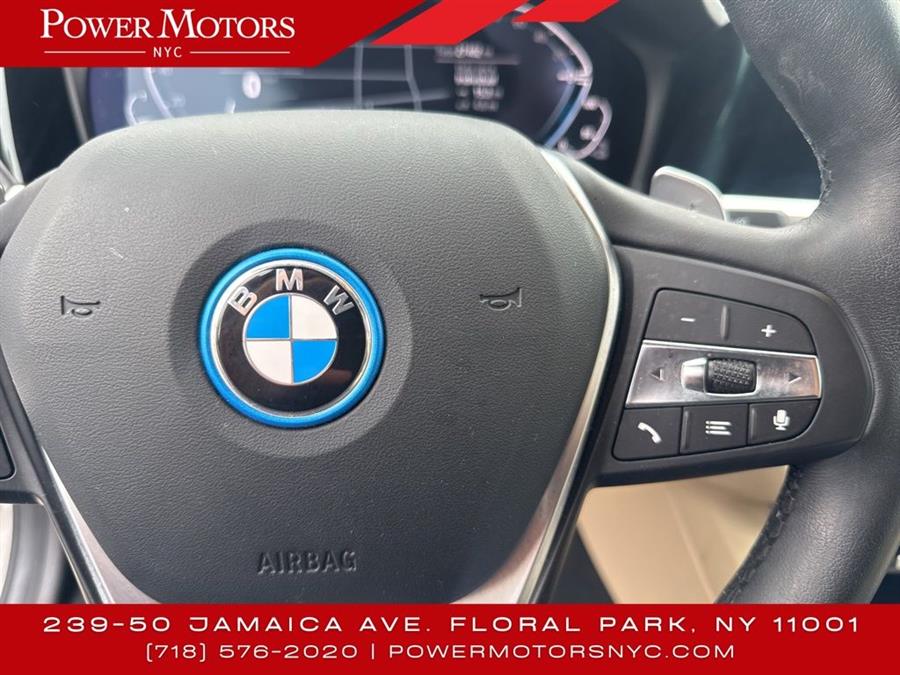2022 BMW 3-Series 330e xDrive photo