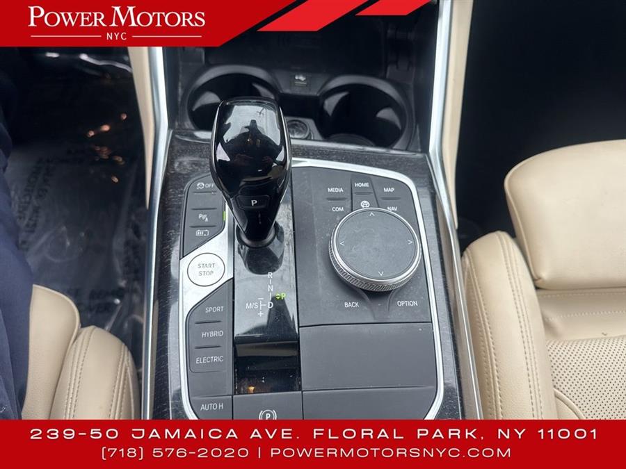 2022 BMW 3-Series 330e xDrive photo