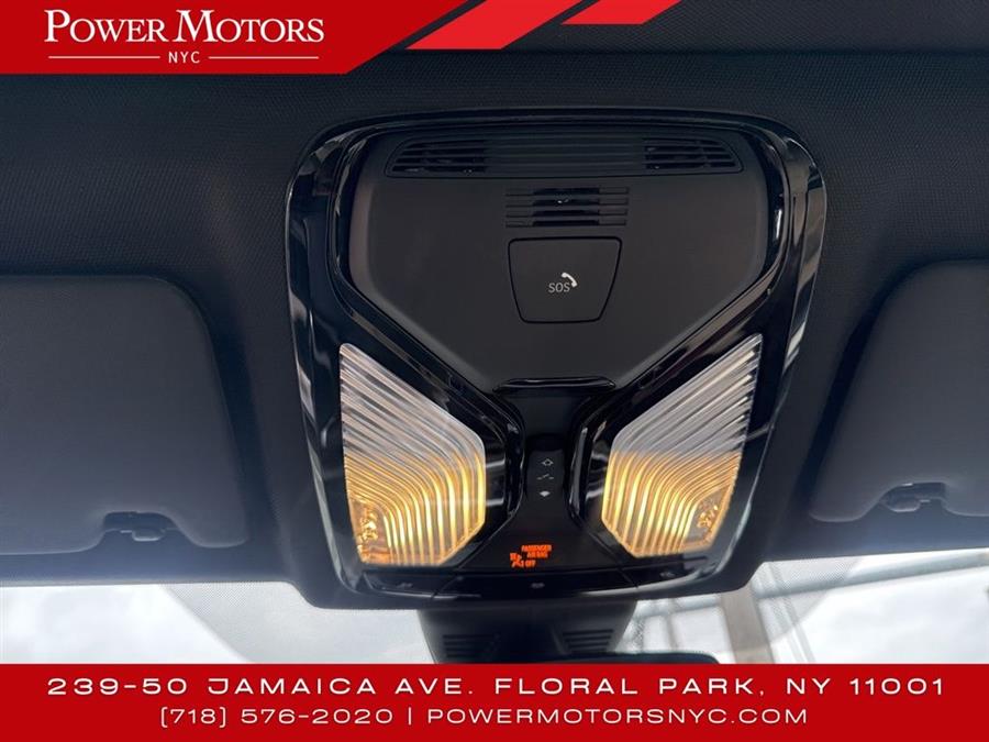 2022 BMW 3-Series 330e xDrive photo