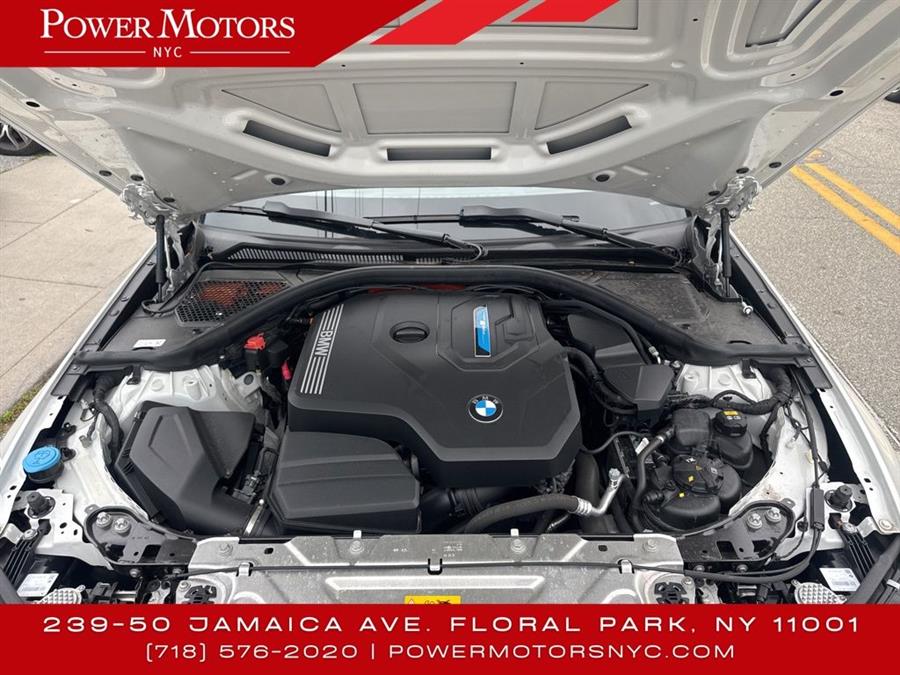 2022 BMW 3-Series 330e xDrive photo