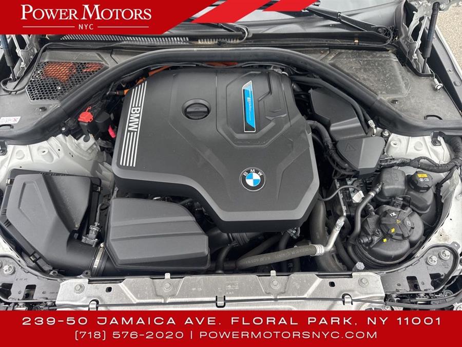 2022 BMW 3-Series 330e xDrive photo