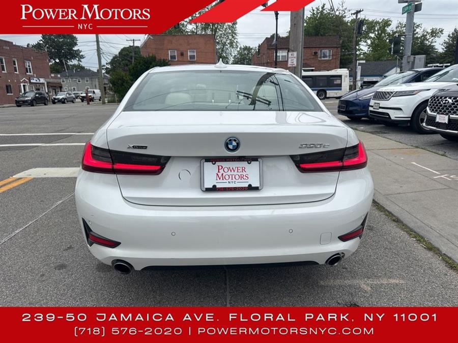 2022 BMW 3-Series 330e xDrive photo