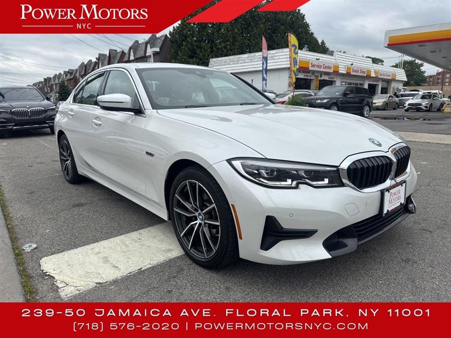 2022 BMW 3-Series 330e xDrive photo
