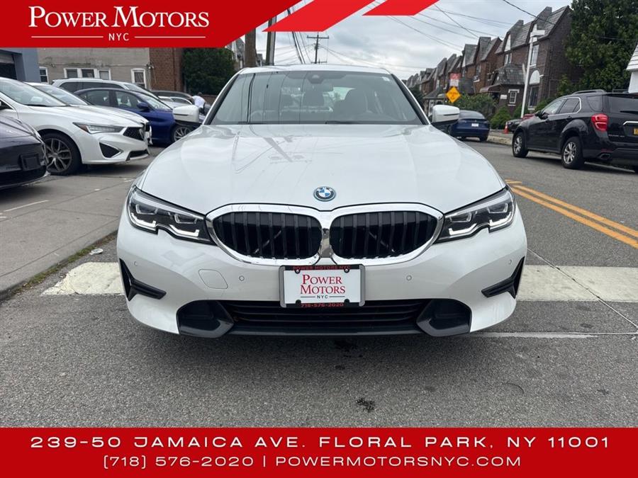 2022 BMW 3-Series 330e xDrive photo