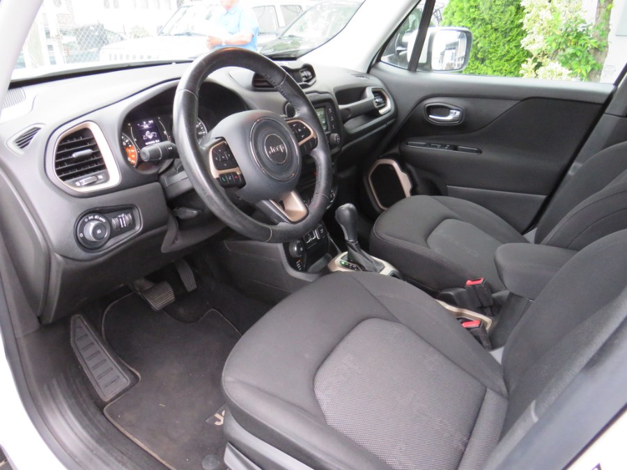 2015 Jeep Renegade 4WD 4dr Latitude photo